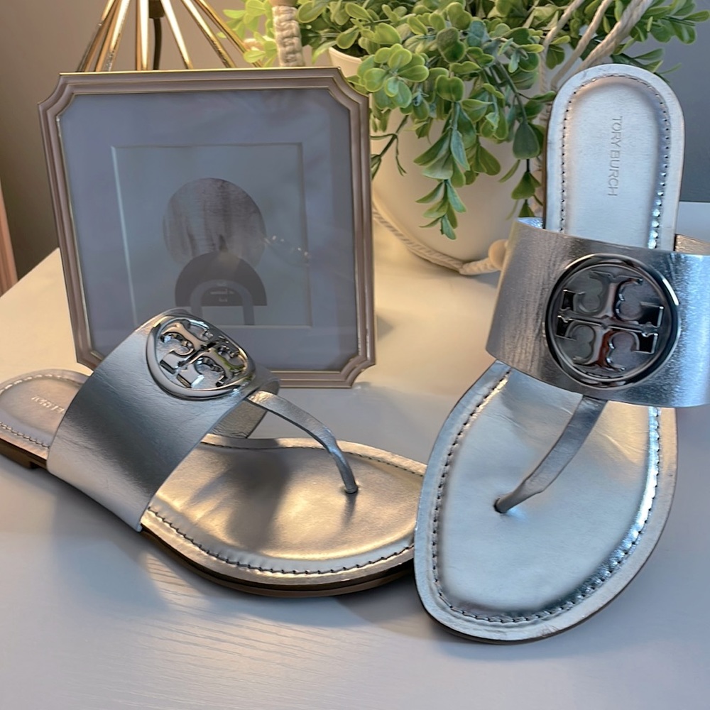 Benton Band Flat Sandal in size 9.5 color: SILVER